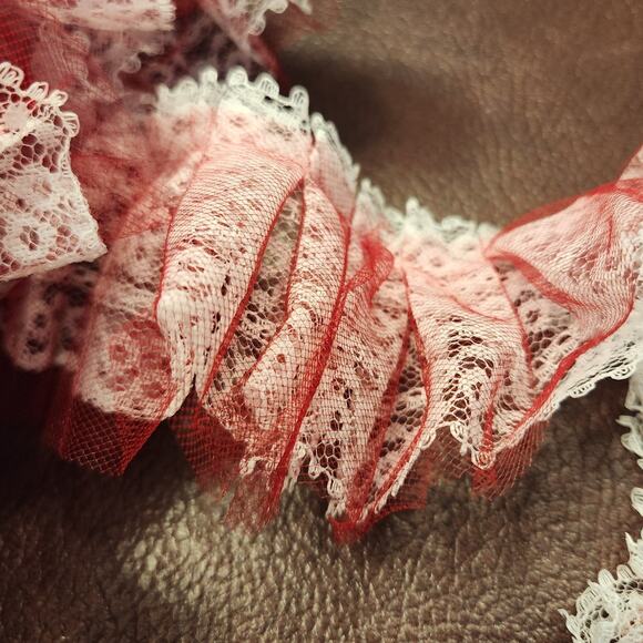 14+ Yards Vintage Lace over Red Tule Double Ruffle NWOT - Picture 2 of 3